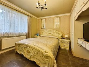 Bedroom 1- click for photo gallery